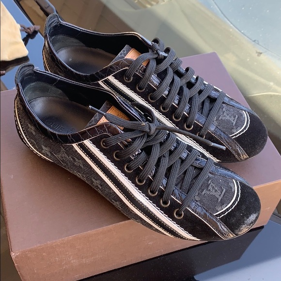 Louis Vuitton Sneaker - Picture 1 of 5